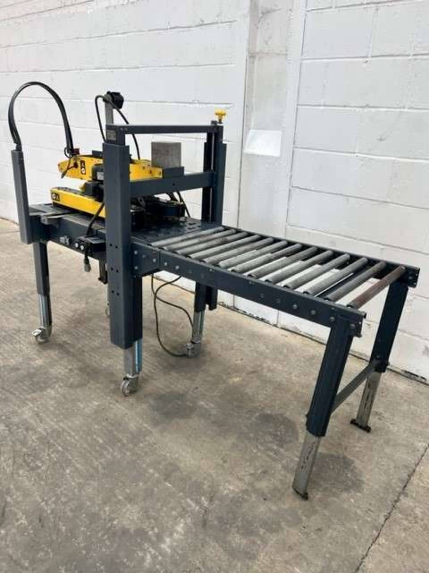 Siat SM8 Case Sealer / Box Taper
