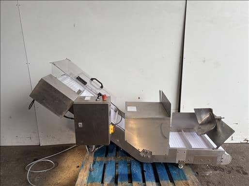 NNP Flighted elevator conveyor