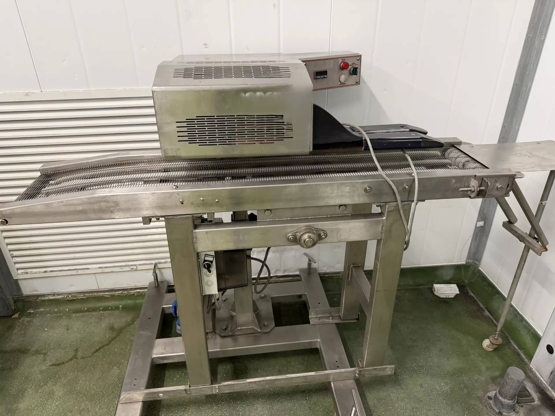 Saxon Hot Air Bag Sealer and Conveyor