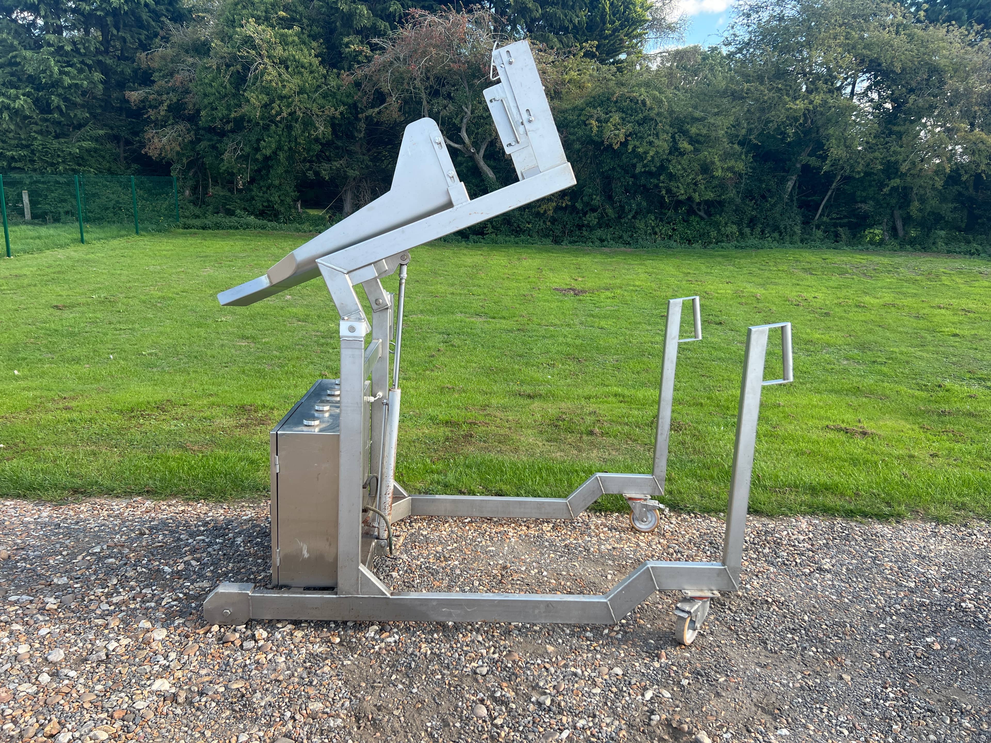 2011 Syspal Tote bin tipper