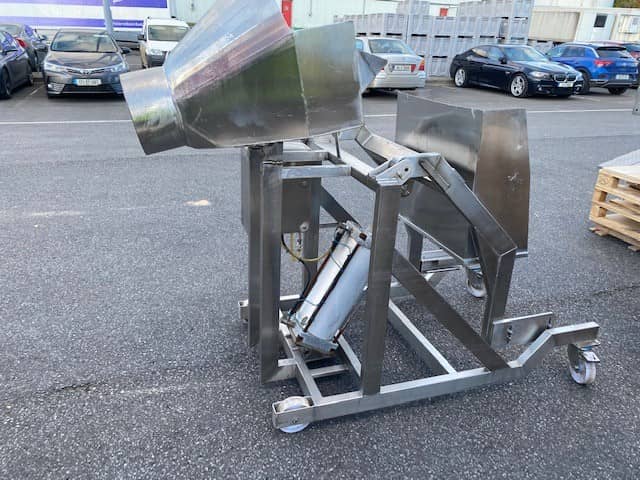 Tote Bin Lifter