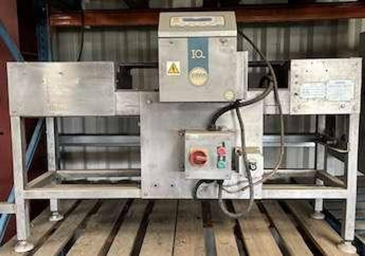 Used Loma IQ Metal Detector