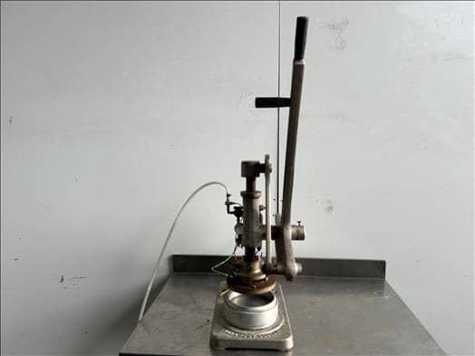 John Hunt Medium Champion Pie press