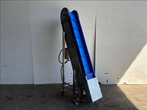 NNP Flighted elevator conveyor