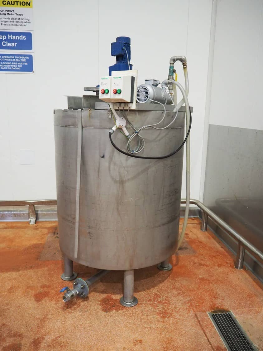Stainless Steel Tank with Stirrer & Pump 1000 Lts