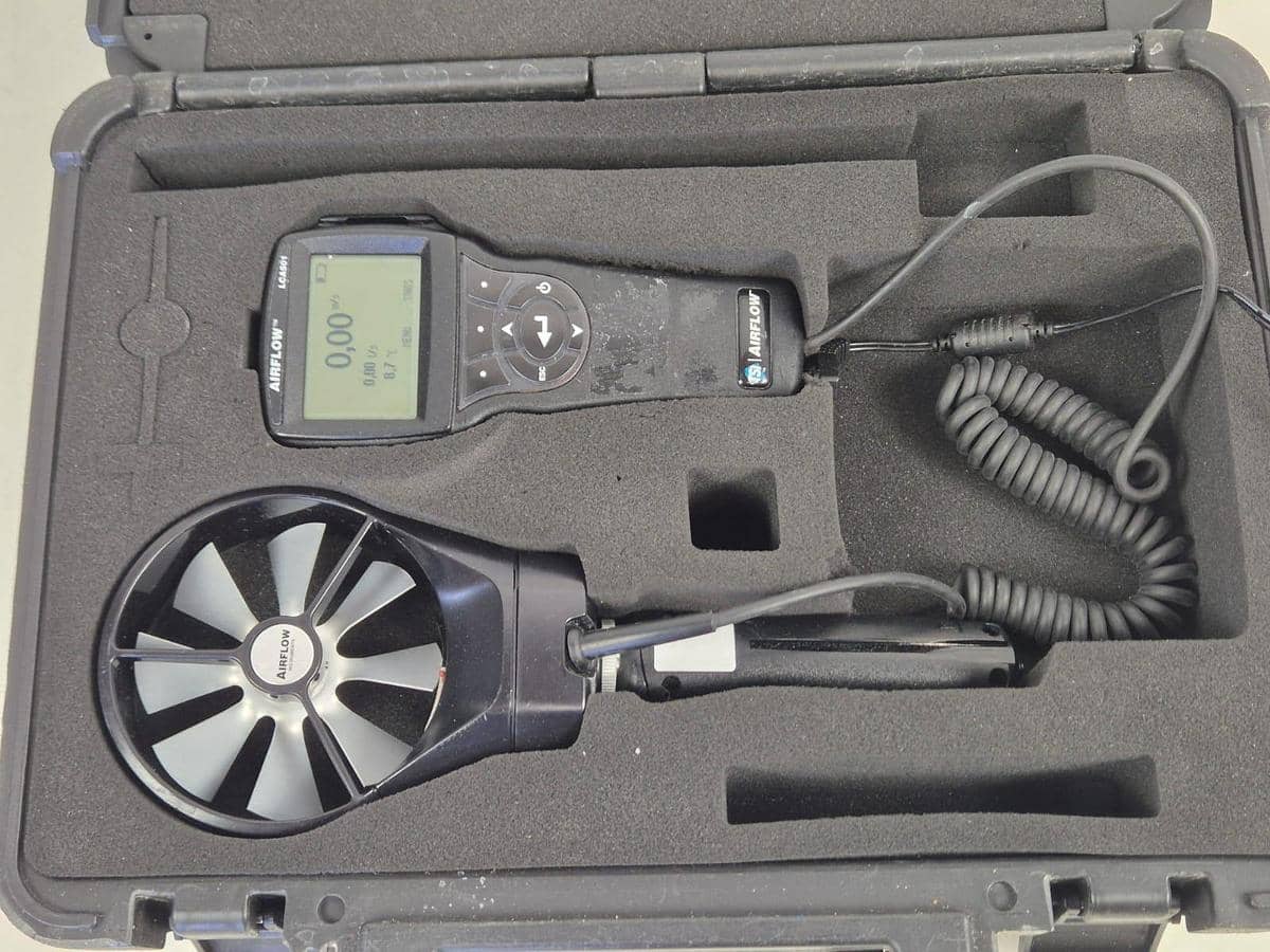 TSI Airflow LCA501 Rotating Vane Anemometer in Case