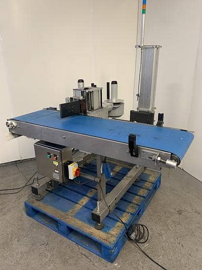 Label Applicator with Conveyor