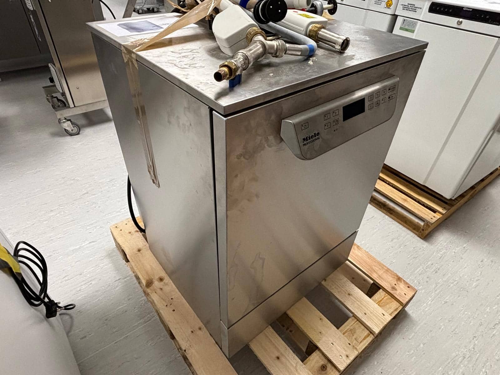 Miele Laboratory Dishwasher, Model PG8538